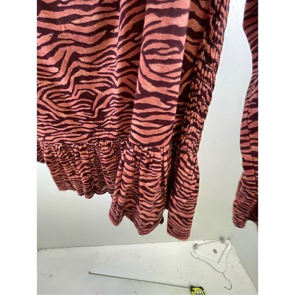 Loft NWT Animal Print Peplum Ruffled Blouse Size L - Picture 6 of 8